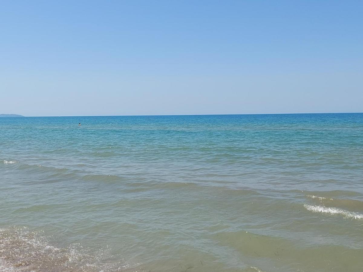 Golden Beach Apartments Durres Bagian luar foto