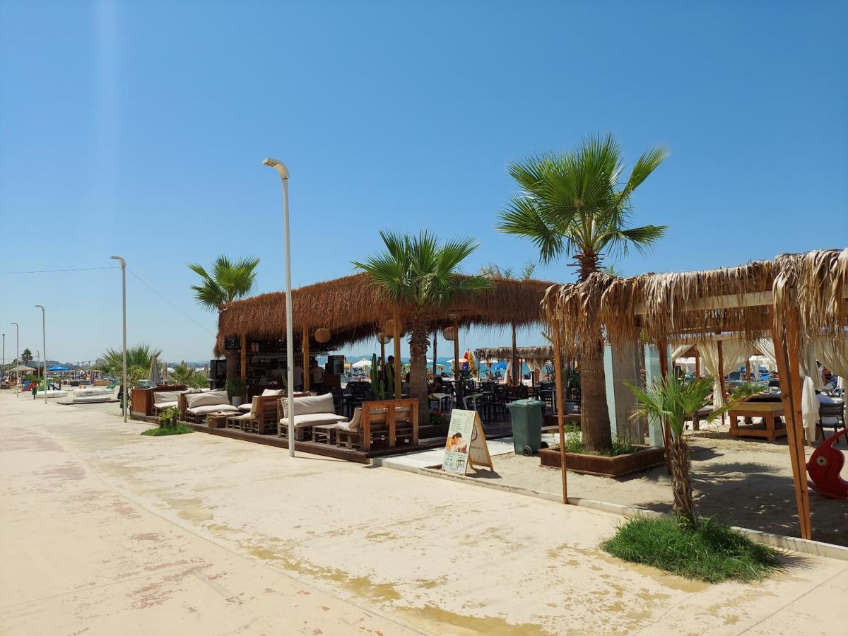 Golden Beach Apartments Durres Bagian luar foto
