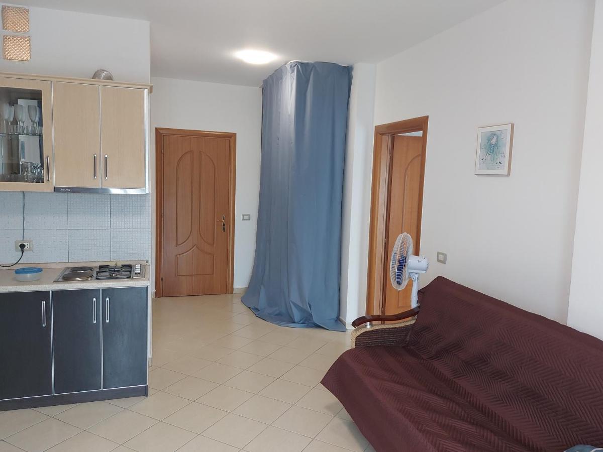 Golden Beach Apartments Durres Bagian luar foto